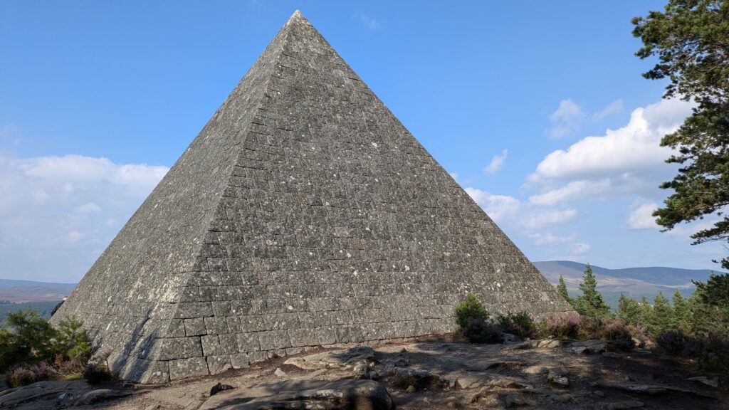 Prince Albert's Cairn, Balmoral